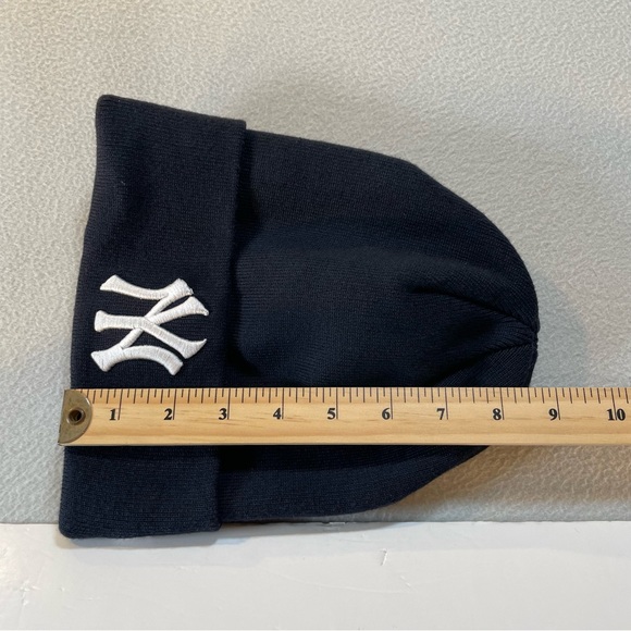 New Era Fits Unisex New York Yankees Heavy Knit Beanie Toque - Picture 14 of 14